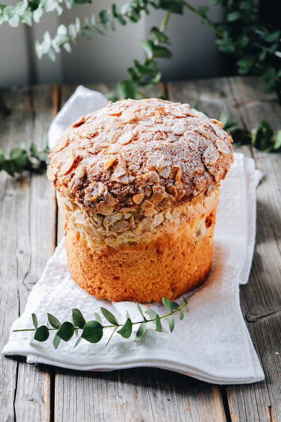 Фото №2 SASHA BREAD BAKERY Панетонне с цукатами и шоколадом 550 г